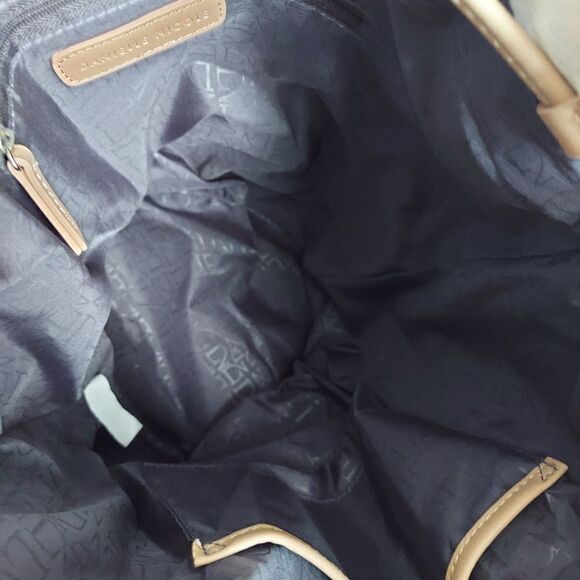 Danielle Nicole Bucket Backpack Cinch Bag in White and Tan - Picture 5 of 7